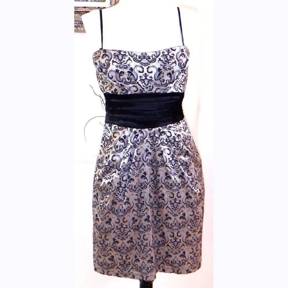 Speechless gray/silver paisley cocktail dress